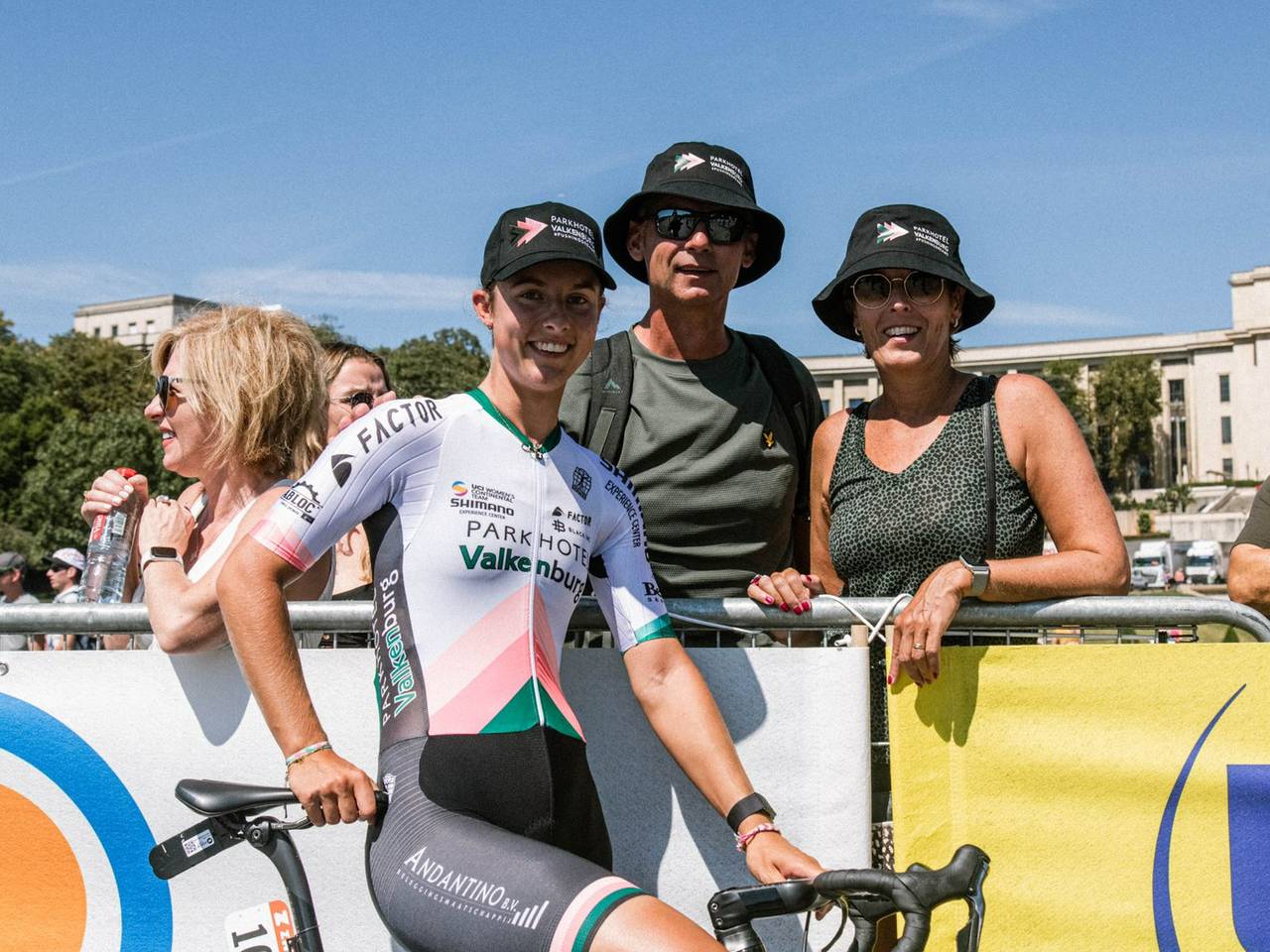 Vader en moeder Gerritse reizen hun dochter overal achterna (foto: Frank Gerritse).