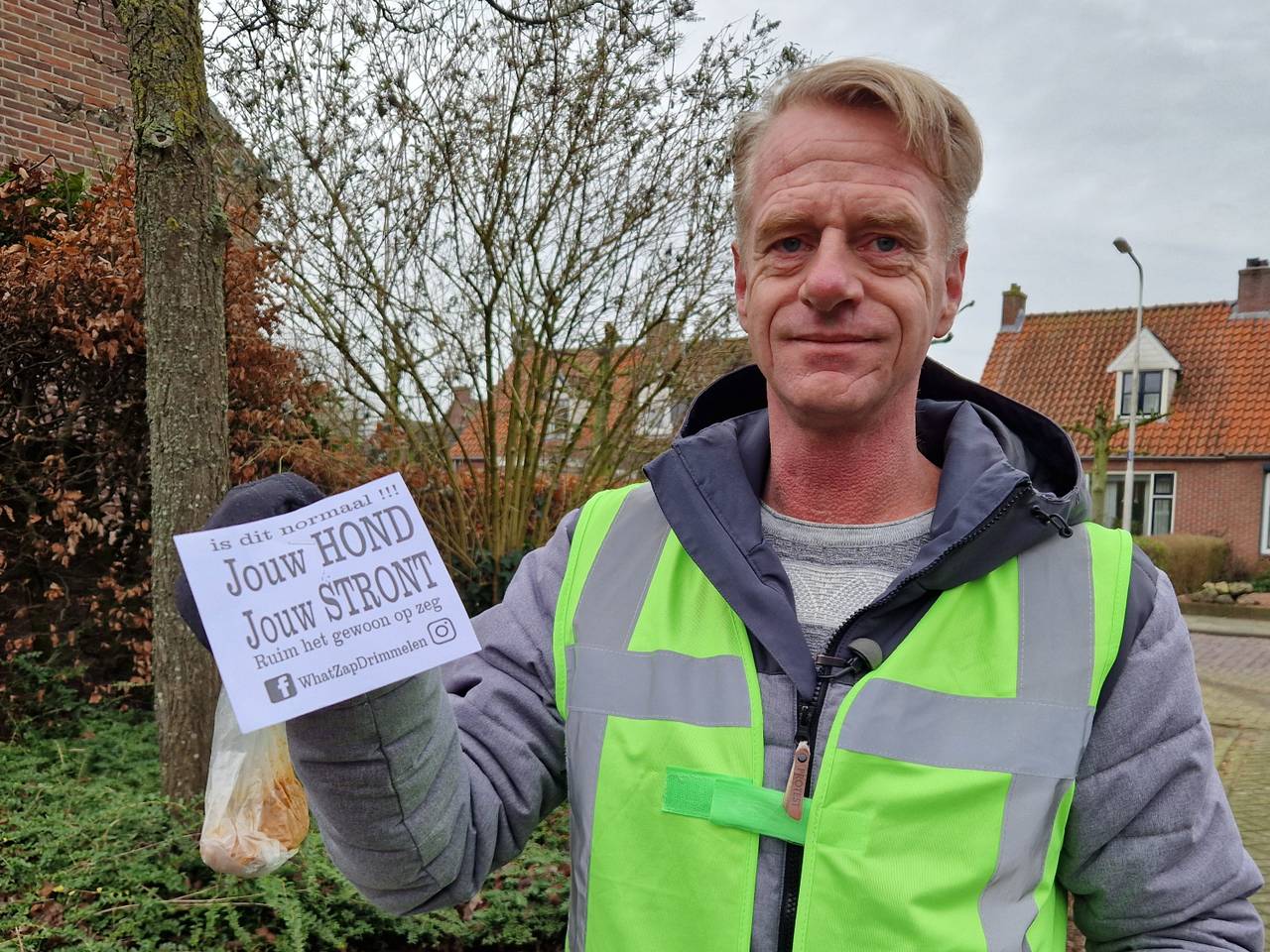 Chris is klaar met zwervende poepzakjes en bedacht een oplossing