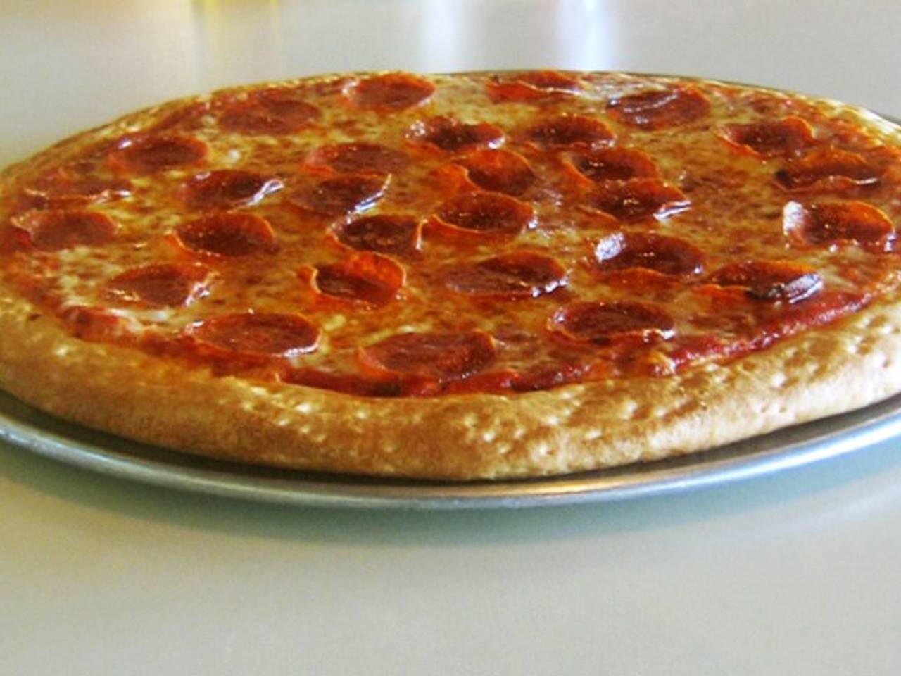 Een pizza (foto: Omroep Brabant).