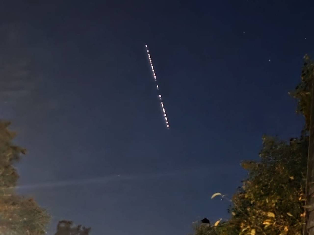 Een lichtjesslinger was donderdagochtend te zien in Brabant (foto: Willem de Nennie).