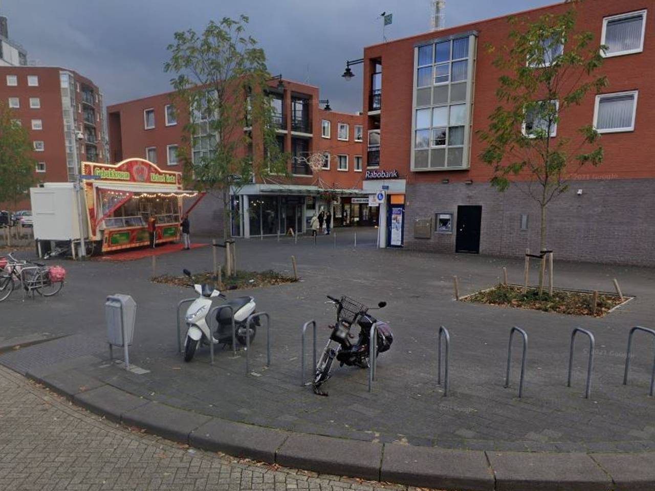 Het winkelcentrum waar de man rondliep (beeld: Google Streetview).