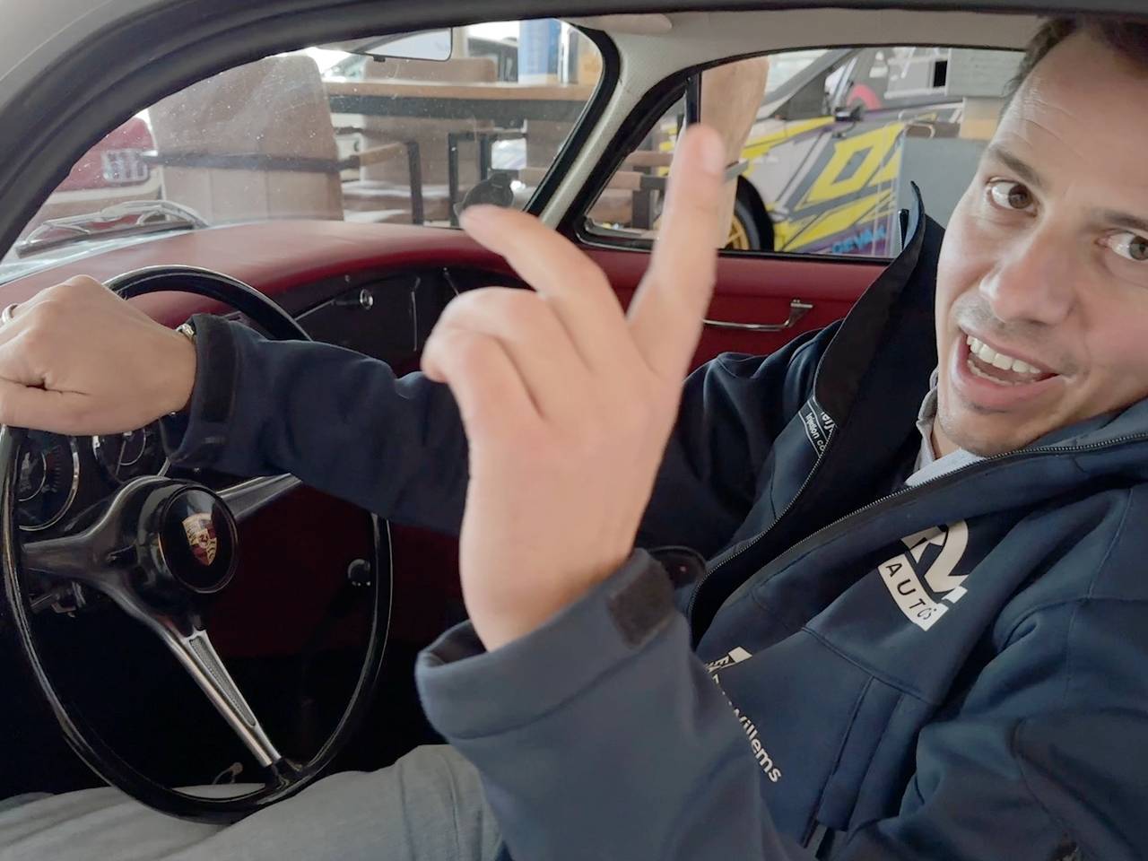 Ronald van Loon is gek op rally rijden en oldtimers.