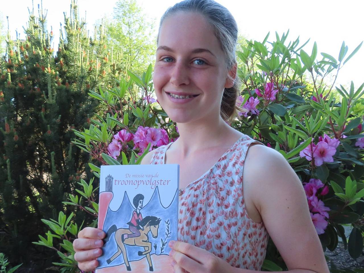 Anouk is apetrots op haar eerste zelfgeschreven én -geïllustreerde kinderboek.