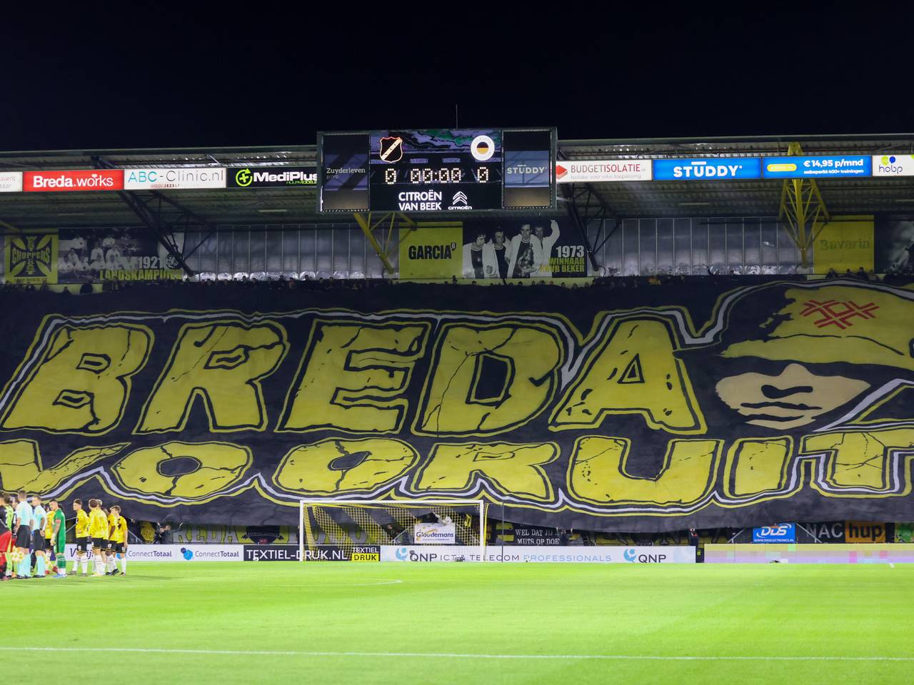 Nieuw megaspandoek bij NAC.