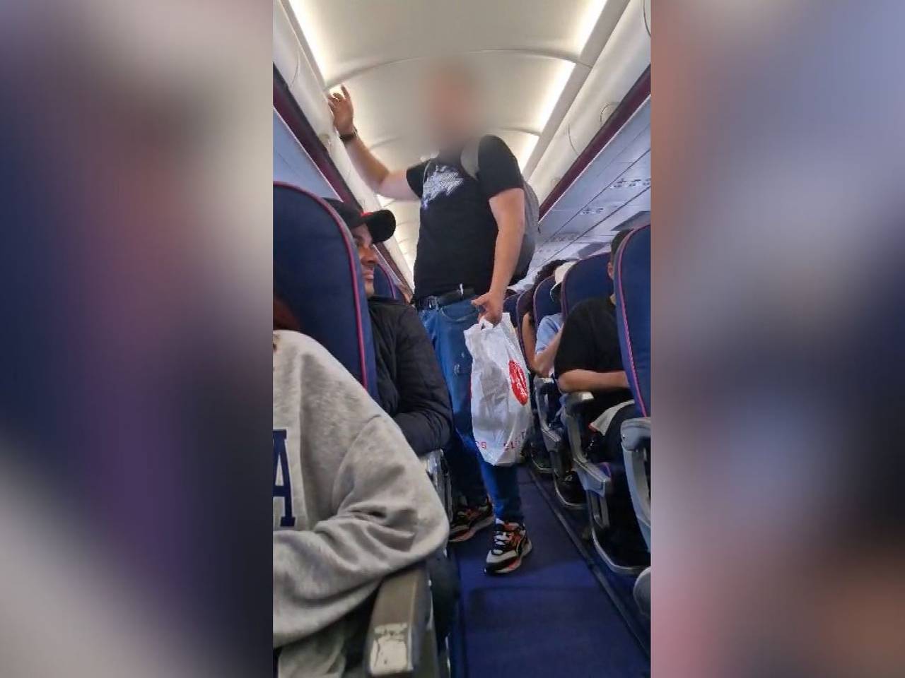 Vliegtuig uit Eindhoven maakt gedwongen tussenstop door agressieve man