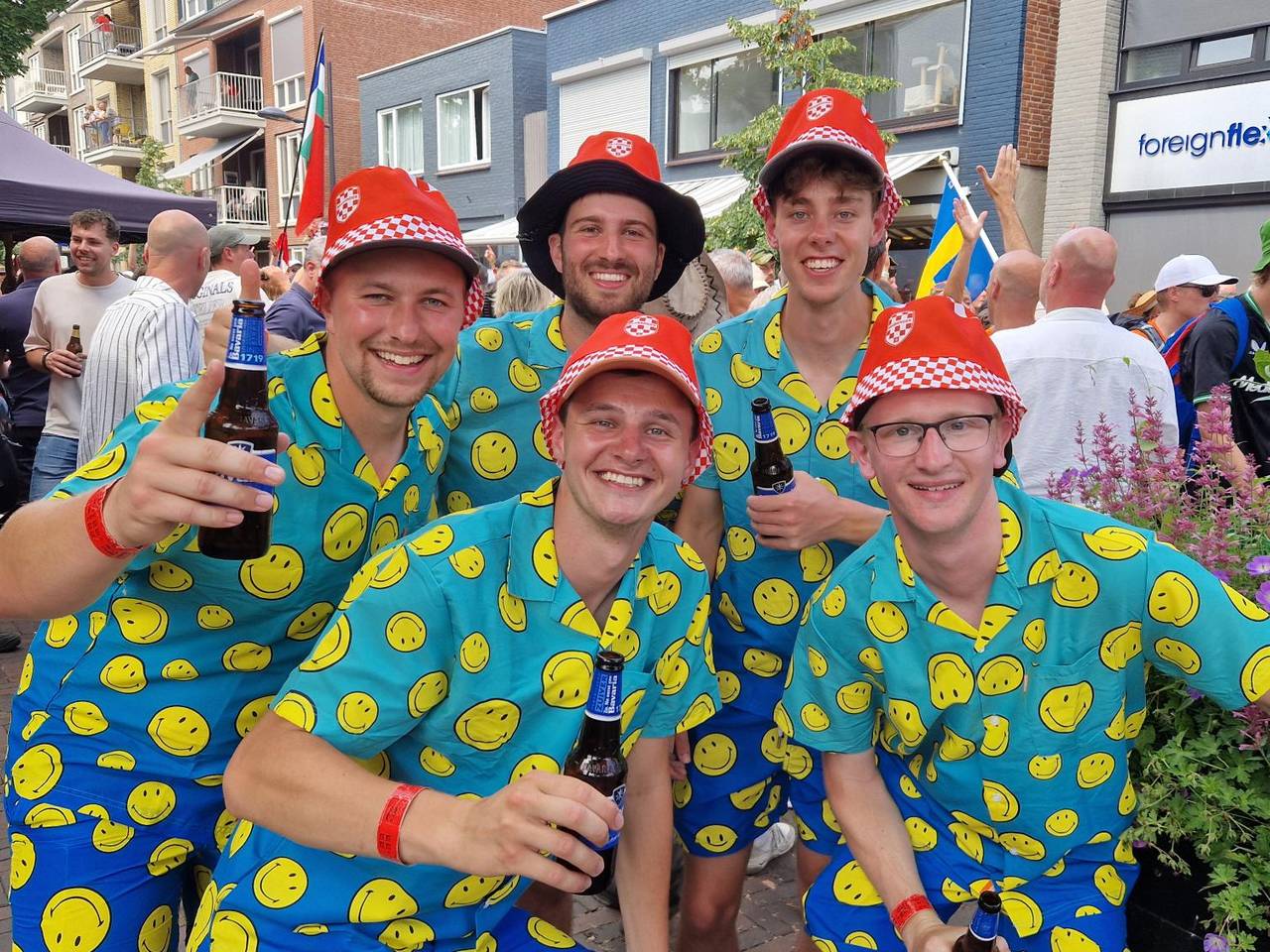 https://api.omroepbrabant.nl/img/f/$width$/$height$/0.5/0.48/bWVkaWEvcHJvZC80NzI0NjI3LmpwZz9zdj0yMDE5LTA3LTA3JnN0PTIwMjAtMDEtMDFUMDAlM0EwMCUzQTAwWiZzZT0yMDQwLTAxLTAxVDAwJTNBMDAlM0EwMFomc3I9YiZzcD1yJnNpZz1PdjhHNUhEb1BQOHlHMDJka0M2VjFzQTQ1THlTQklvNGVVR1Y1T2lDYTlRJTNE