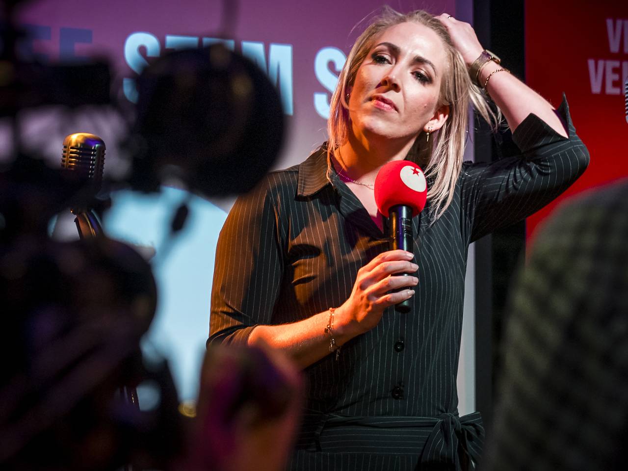 Lilian Marijnissen spreekt het publiek toe in Oss (foto: ANP/Rob Engelaar)