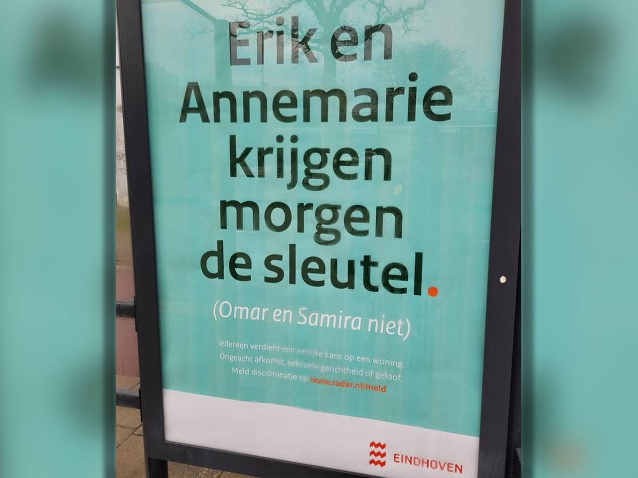 Deze reclame van het ministerie valt niet bij iedereen goed (foto: Twitter @MarliesTCB).