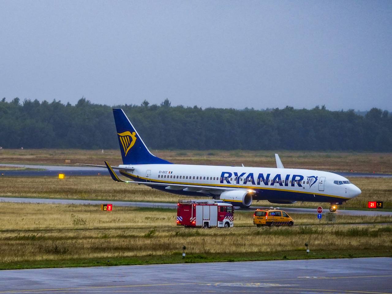 Vliegtuig krijgt klapband op Eindhoven Airport