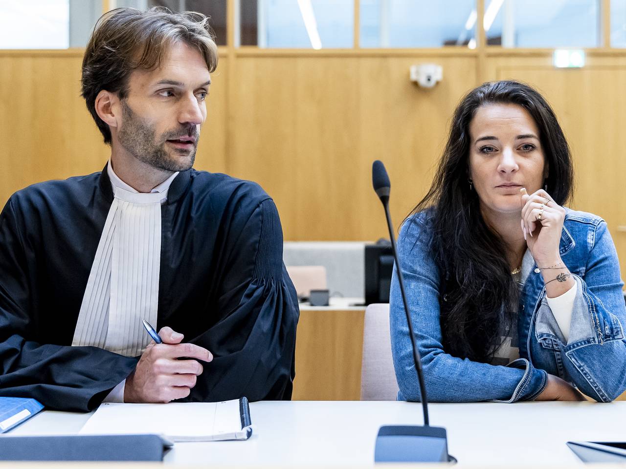 Advocaat Sebas Diekstra en Nicole Kremers in de rechtbank Breda. (Foto: ANP)