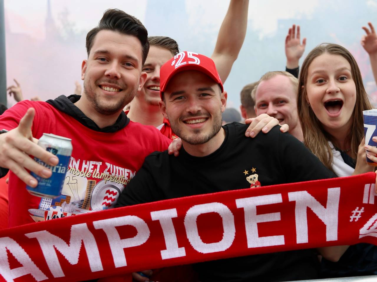 Feestende PSV-fans in 2024 (foto: Lobke Kapteijns).)