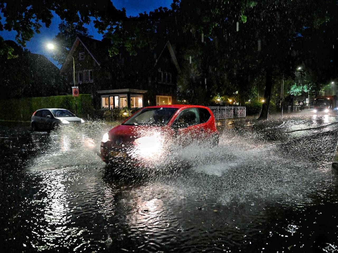 Wateroverlast in Oisterwijk (foto: Toby de Kort/SQ Vision).