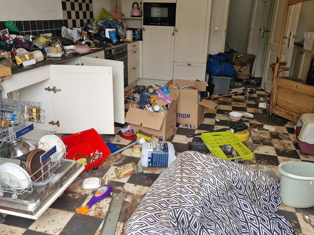 Corrianne heeft een gespecialiseerd bedrijf ingeschakeld om de boel op te ruimen (foto: Noël van Hooft).