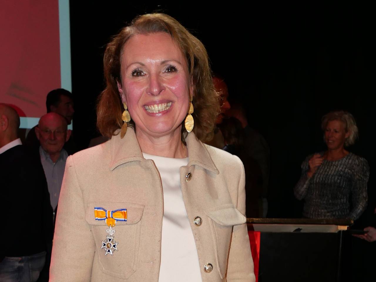 Boukje van Ettro-Gijsberts met haar lintje (Foto: Astrid Huis)