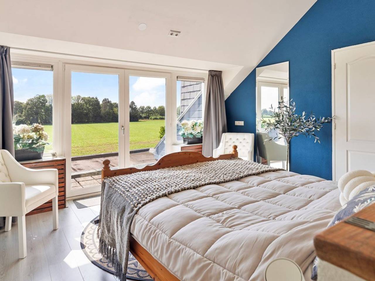 De slaapkamer met uitzicht (foto: Digimakelaars.nl).