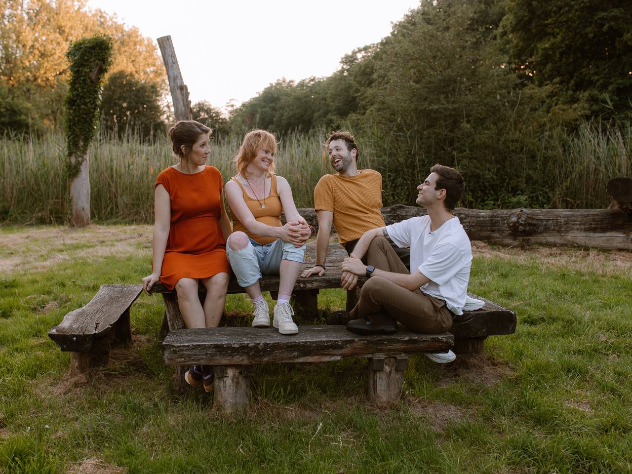 Het verhaal van de twee stellen is te volgen in de podcast 'Met de beste bedoelingen'. (foto: Stories by Josan)