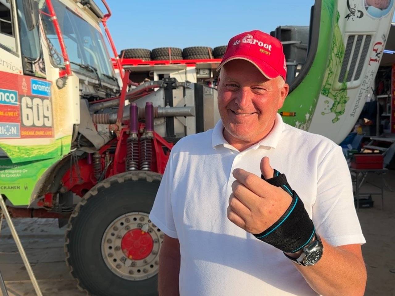 Ben de Groot heeft de strijd in de Dakar Rally moeten staken door een gebroken duim (foto: Omroep Brabant)