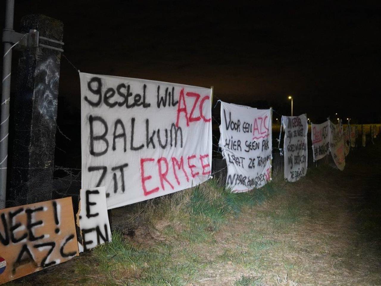 Spandoeken tegen de komst van een azc in Berlicum