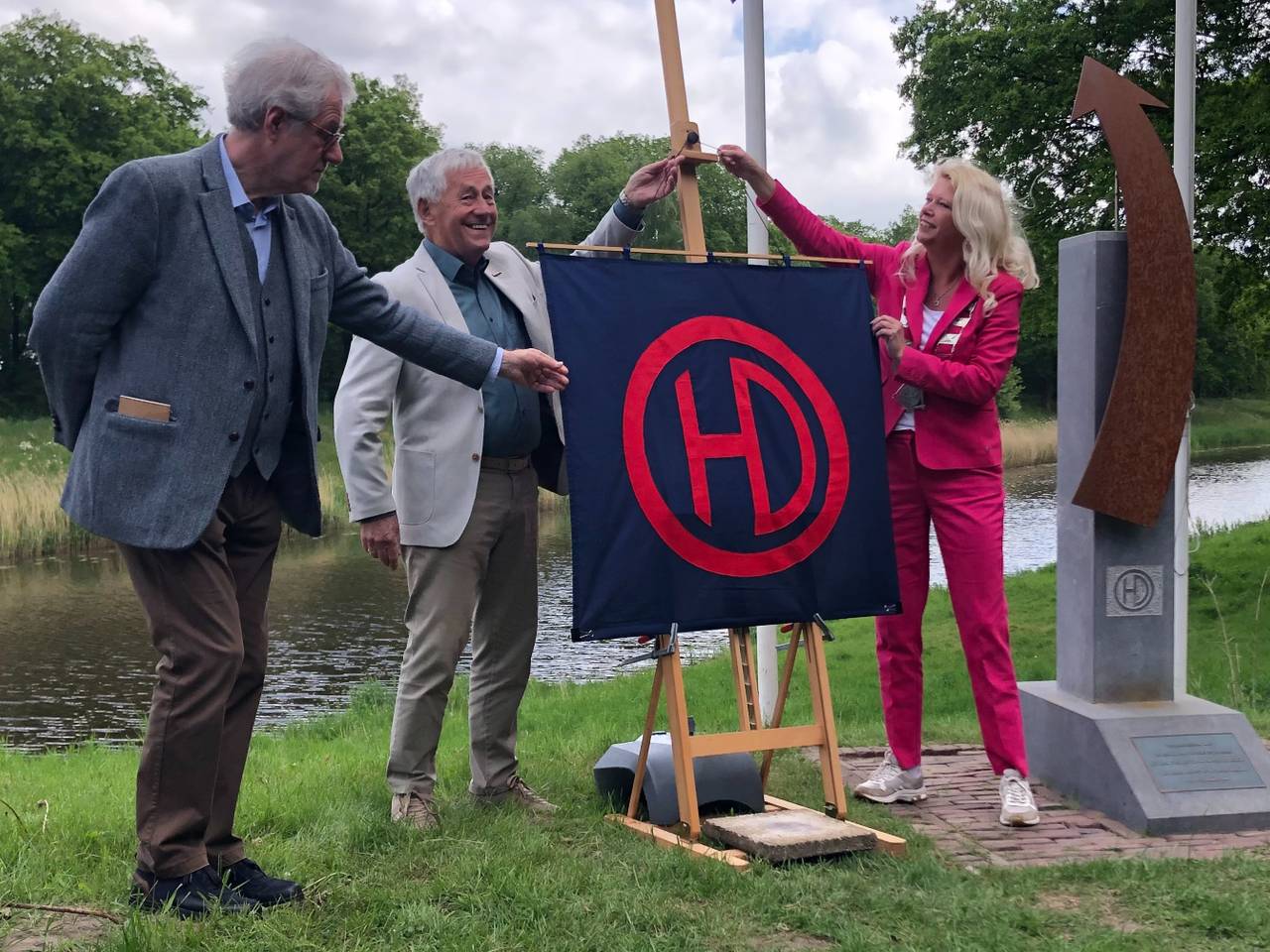 Het embleem van de Highland Division langs het kanaal in Drunen (foto: Willem-Jan Joachems).