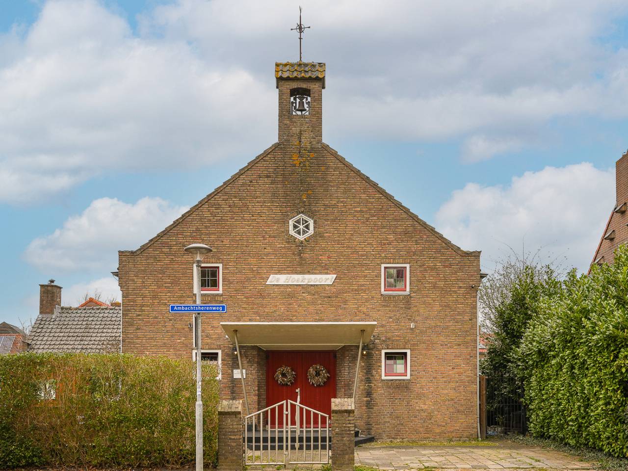 Deze kerk is al omgebouwd tot woonhuis (foto: Erfgoedmakelaar De Landerije). 
