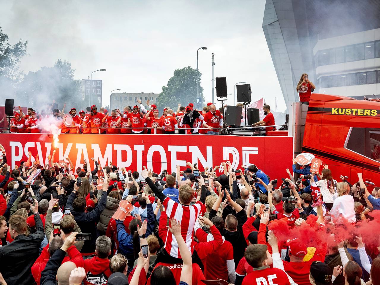 De platte kar van PSV (foto: ANP).