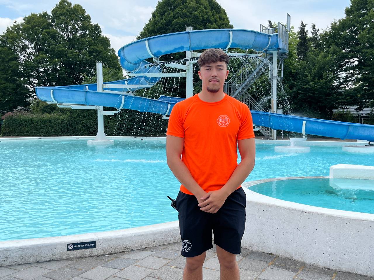 Sem is een van de nieuwe badmeesters bij het zwembad in Goirle. (foto: Jan Waalen).