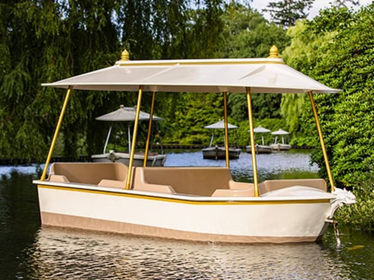 De eerste nieuwe boot vaart sinds 25 juni mee (foto: Efteling).