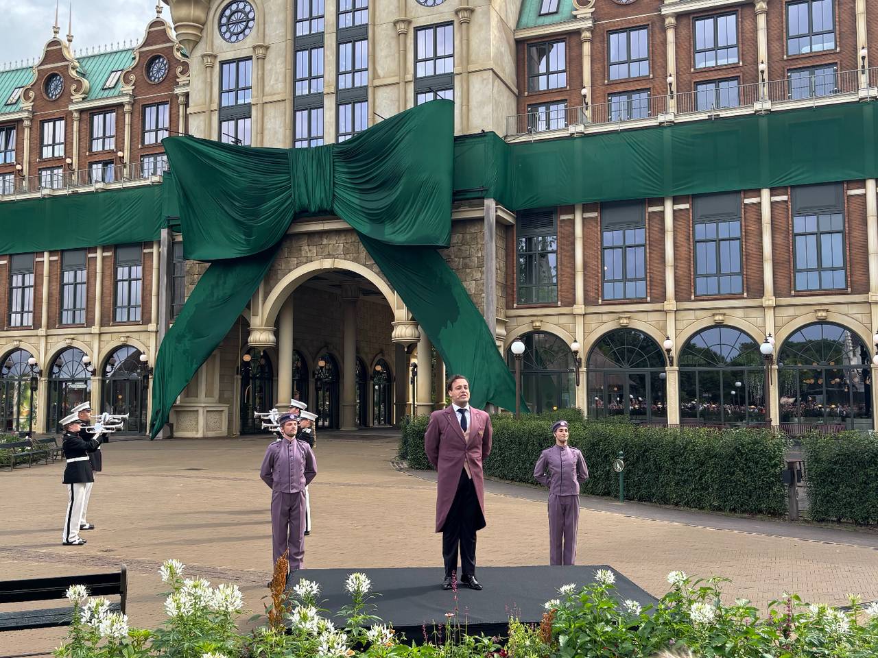 Het hotel wordt officieel geopend (foto: Omroep Brabant).