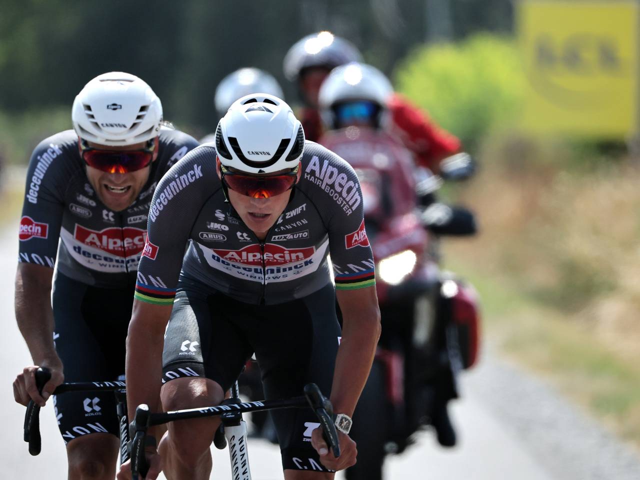 Van der Poel reed bijna de hele etappe met ploeggenoot Rickaerts voorop. (Foto: ANP).