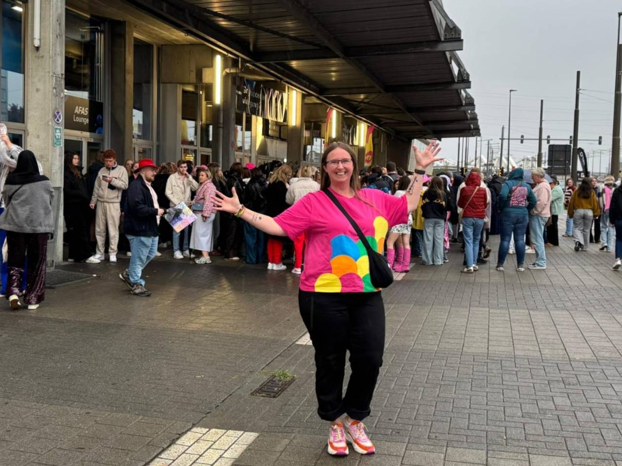 Marissa voordat het concert van K3 begint.