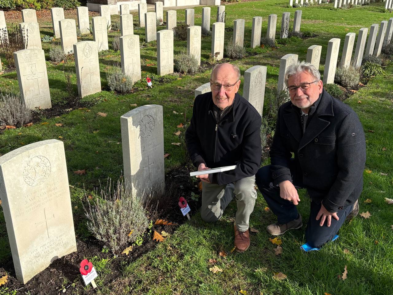 Loek (89) adopteert 13 oorlogsgraven