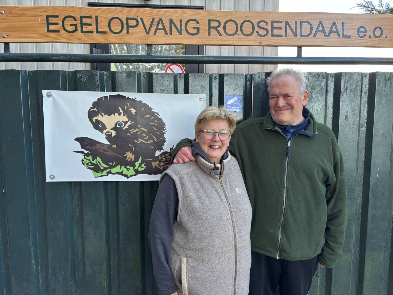 Dré en Conny Scheeres, eigenaren van Egelopvang Roosendaal (foto: Thijs den Ouden).