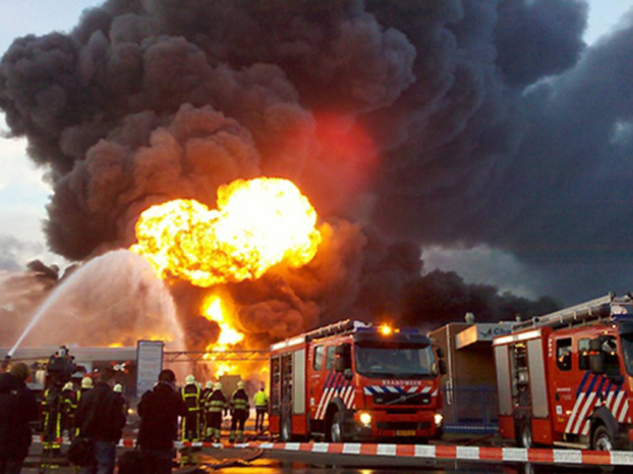 Kantoor Chemie-Pack in Moerdijk tegen de vlakte