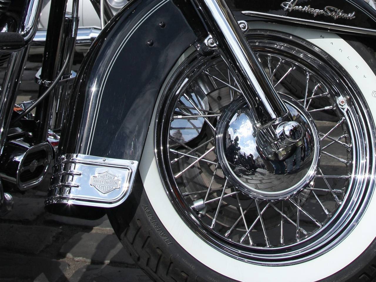 Een burnout voor de overleden Jasper (8) uit Eindhoven, markeert het vertrek van 150 motoren