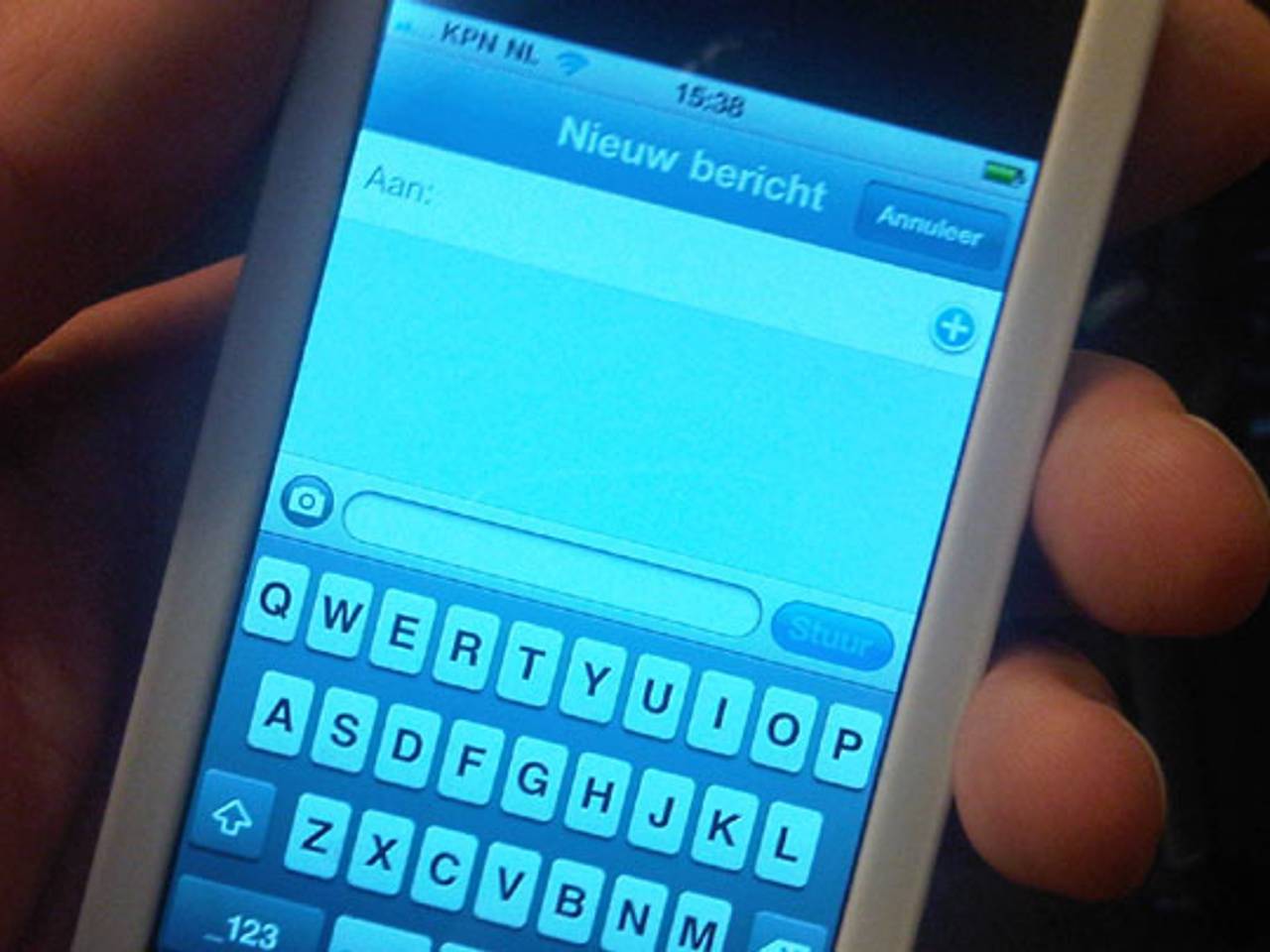 De man belde en sms'te met een prepaid simkaart.