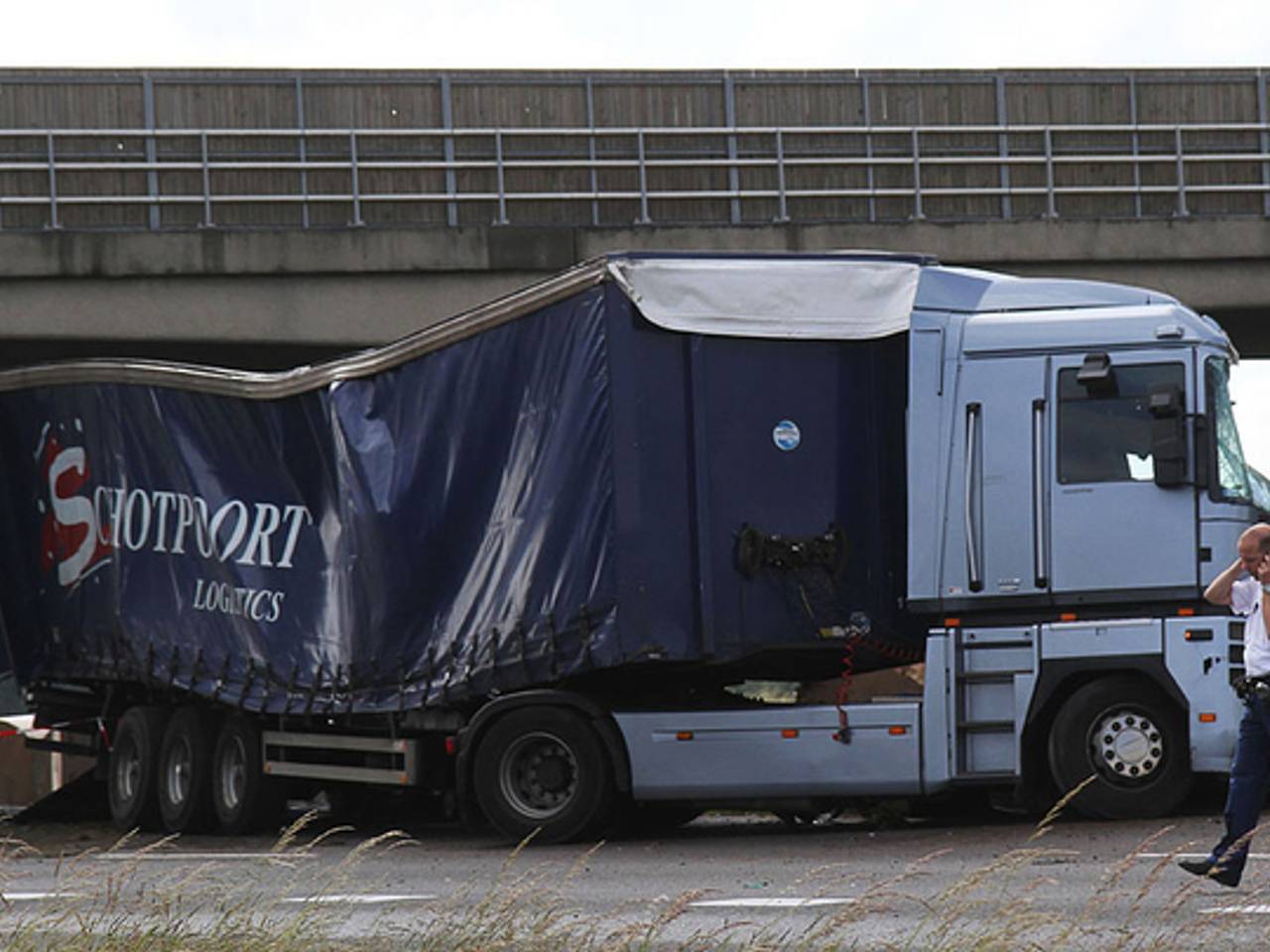 Het zwaarbeschadigde viaduct moet worden vervangen.