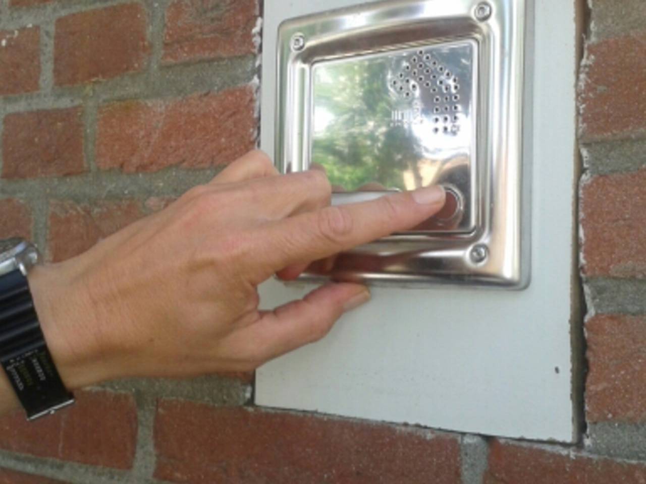 De man belde met smoesjes aan bij meerdere huizen in de buurt.