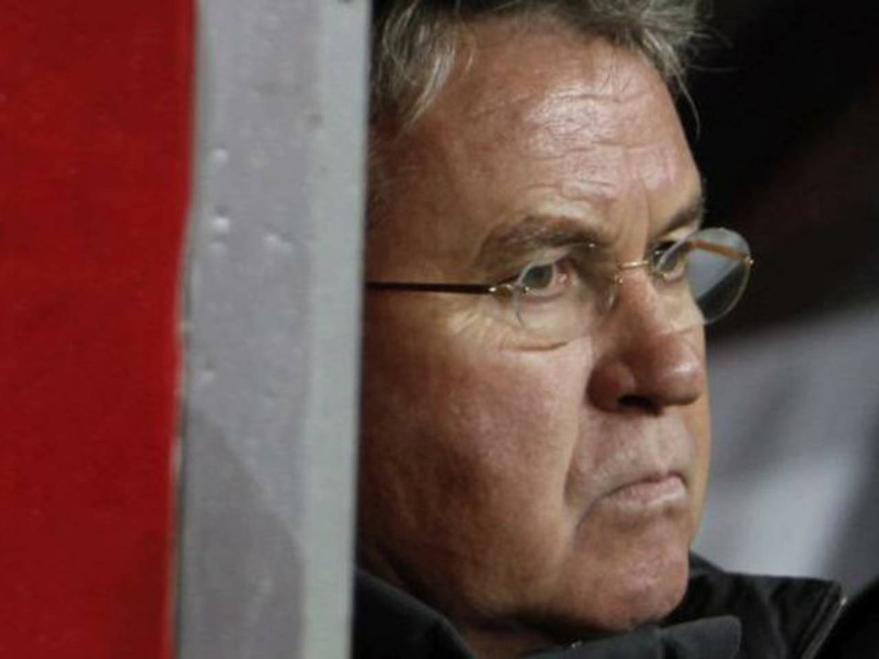 Phillip Cocu spreekt voor het eerst na zijn operatie met de pers