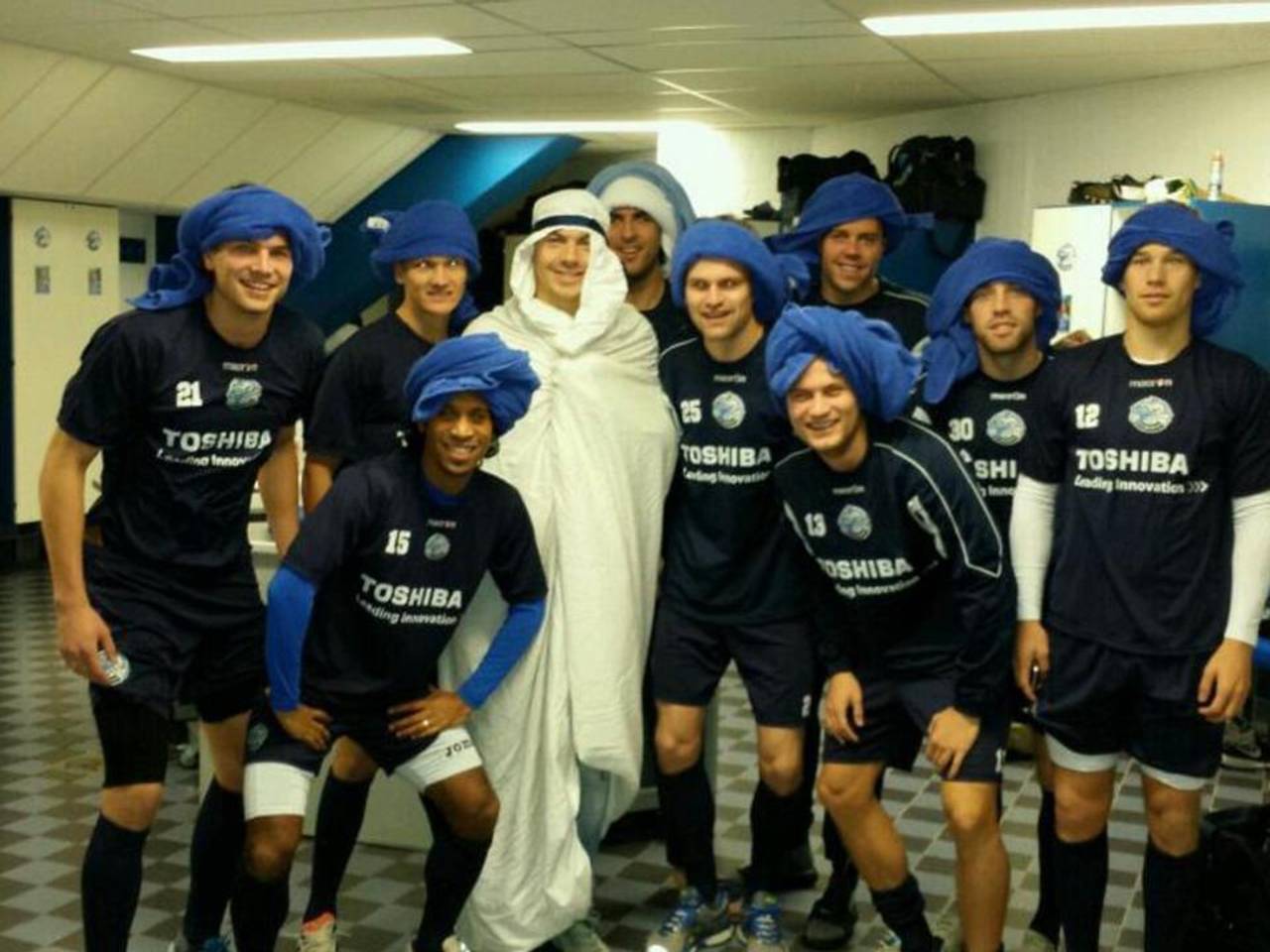 De spelers van FC Den Bosch zijn klaar voor de overname.