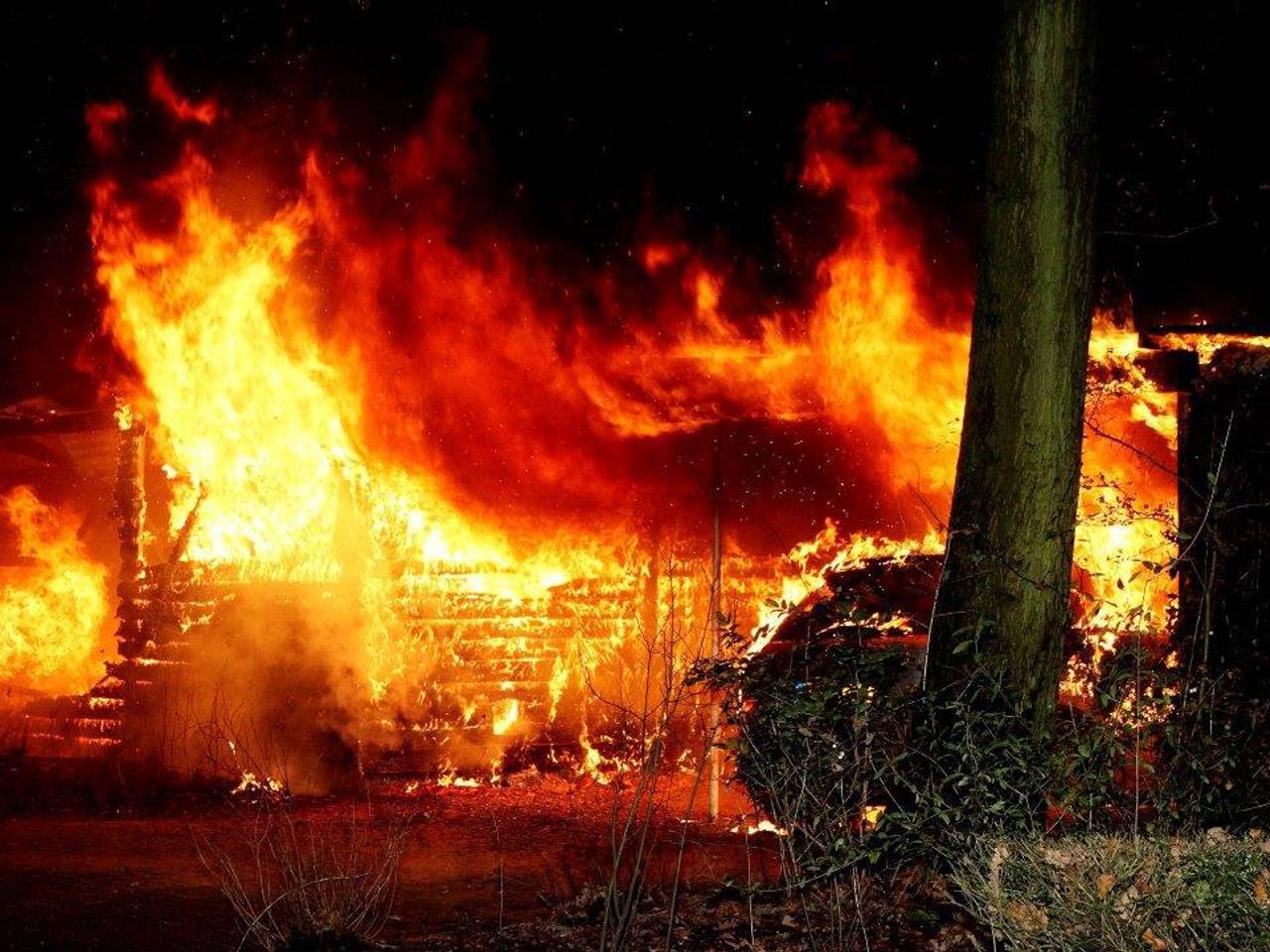 De schuur brandde volledig af (foto: Bart Meesters Multimedia).