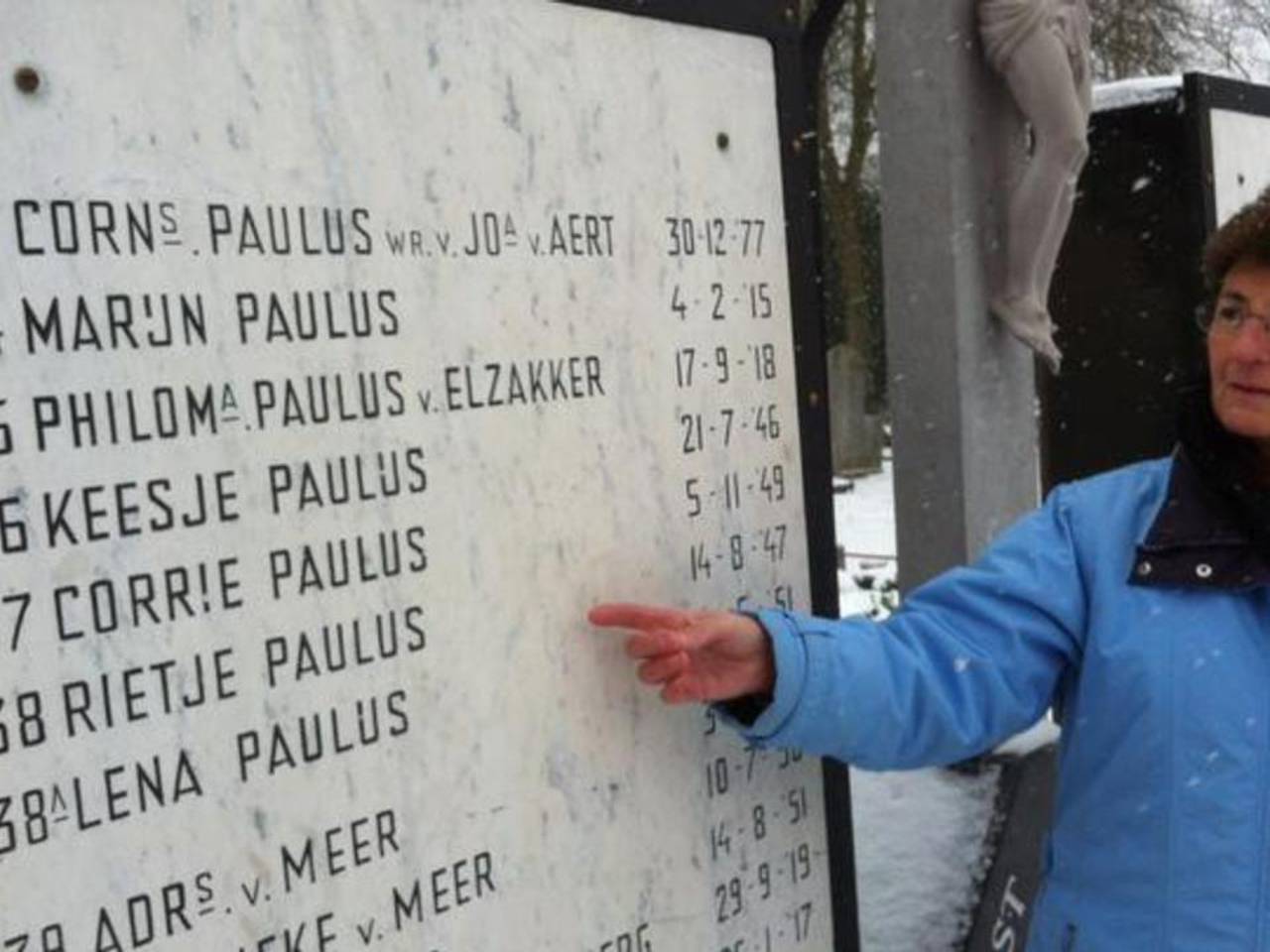 Herdenkingsmonument Watersnoodramp in Halsteren door vandalen toegetakeld.