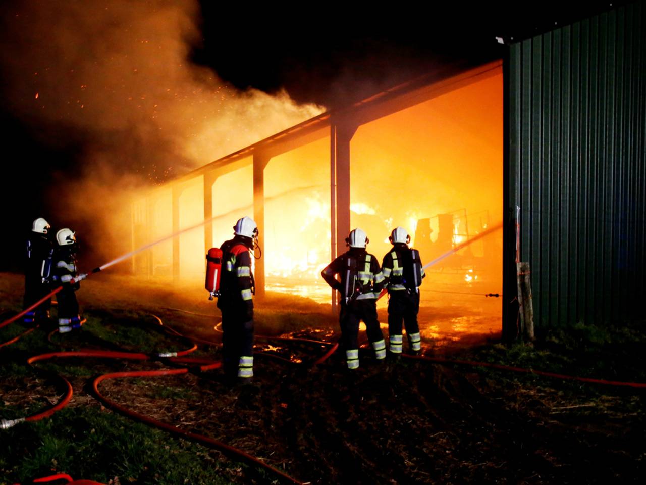 In Bladel is vannacht een stal uitgebrand. 