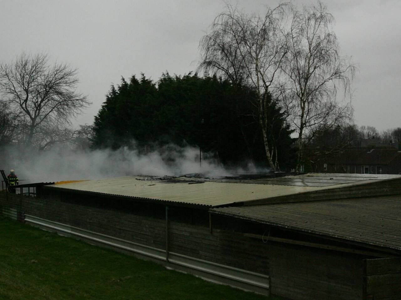 Brand in een hondenkennel (foto: Alexander Vingerhoeds)