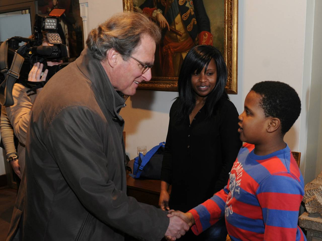 Burgemeesters Rombouts met Brandon (foto: Henk van Esch)