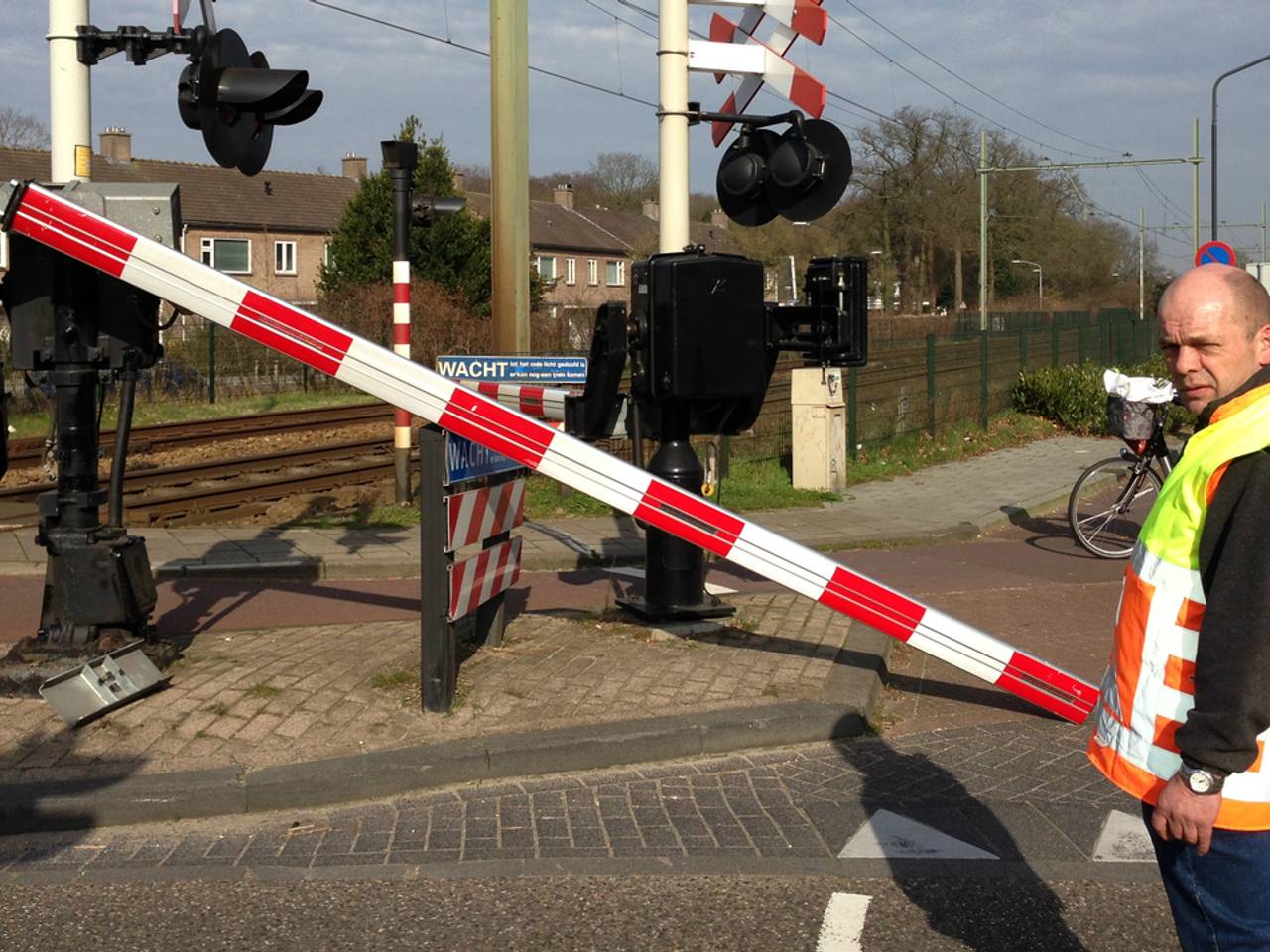 Schade aan de spoorwegovergang in Vught. (Foto: Bart Meesters/Meesters Multi Media)