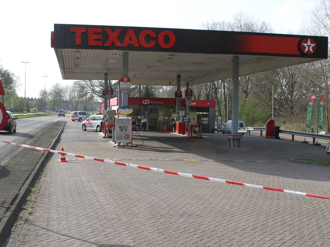 Overval bij Texaco in Eindhoven. (Foto: Fons Hendriks)
