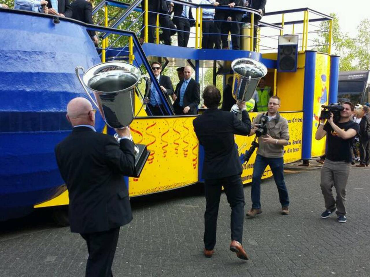 De platte kar tijdens de huldiging (Foto: Marrie Meeuwsen) 