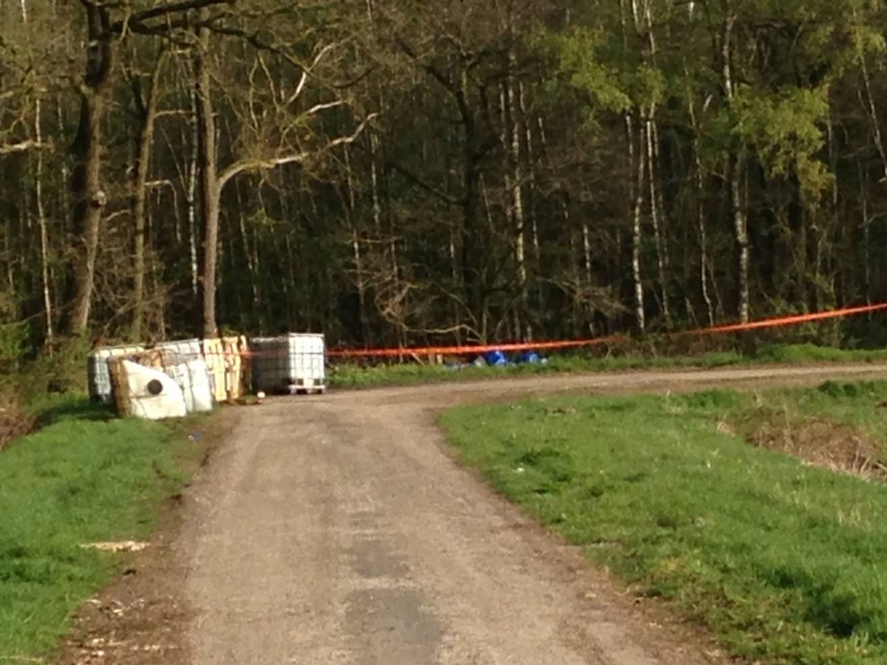 Tanks met chemische stoffen gedumpt bij bossen in Schaijk