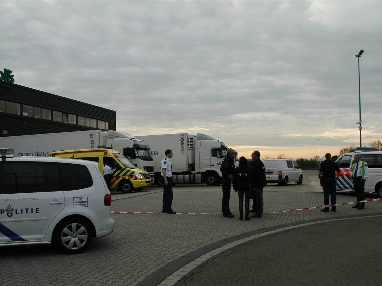 Bij een ruzie in een bedrijf bij grensovergang Hazeldonk in Breda is een dode gevallen