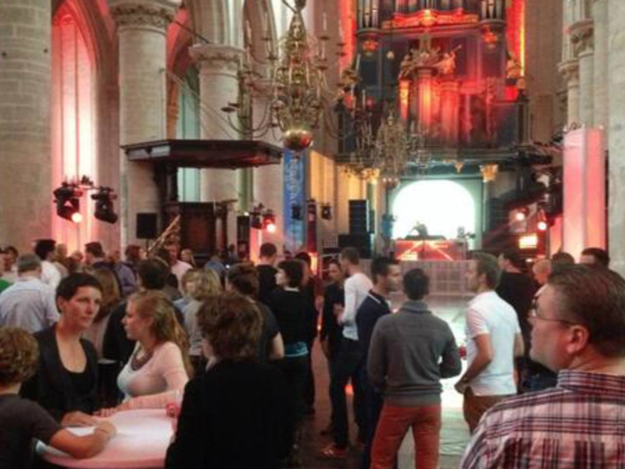 DJ Hardwell draait voor goede doel in De Grote Kerk in Breda